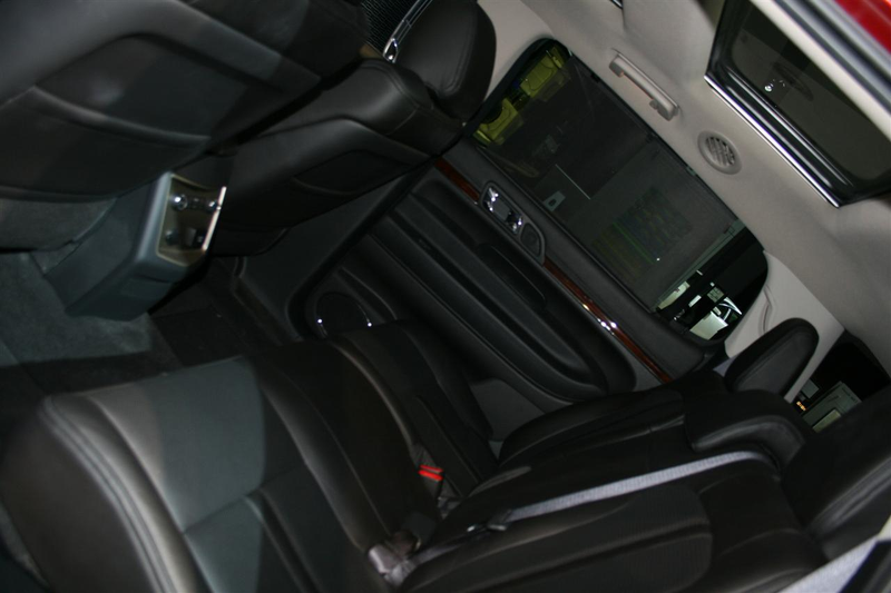Illustration for article titled 2010 Lincoln MKT: Crossover For The Super-Segmented Masses